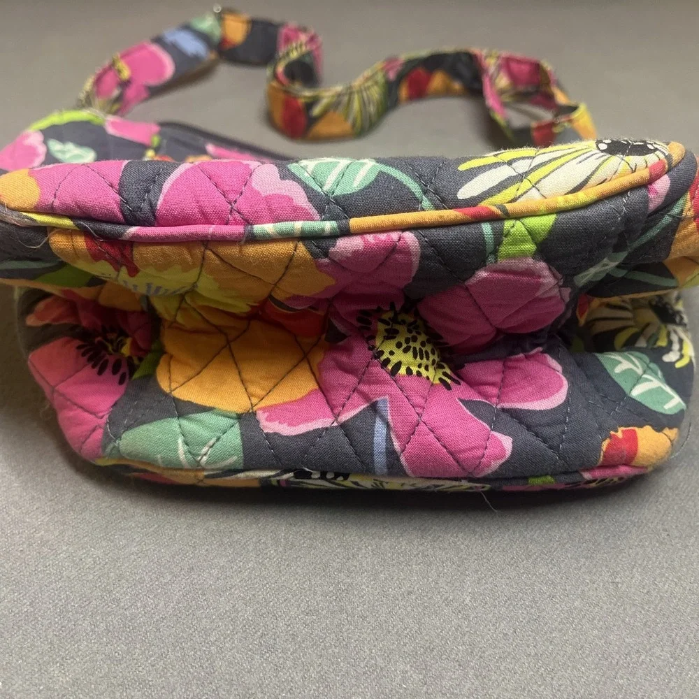 Vera Bradley‎ Jazzy Blooms Crossbody Bag Adjustable Strap Pre-Owned/Mint Cond.
